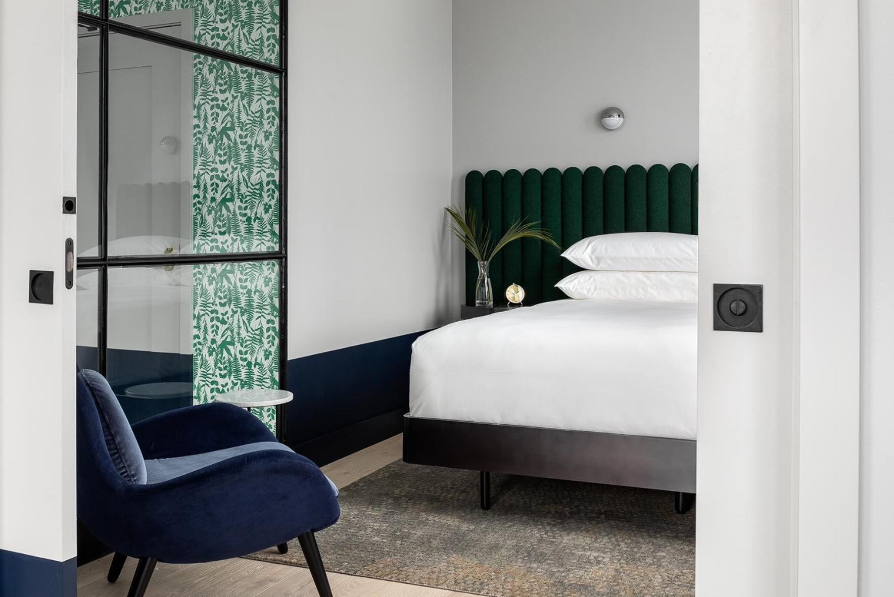 Woodlark A Tribute Portfolio 4* Portland